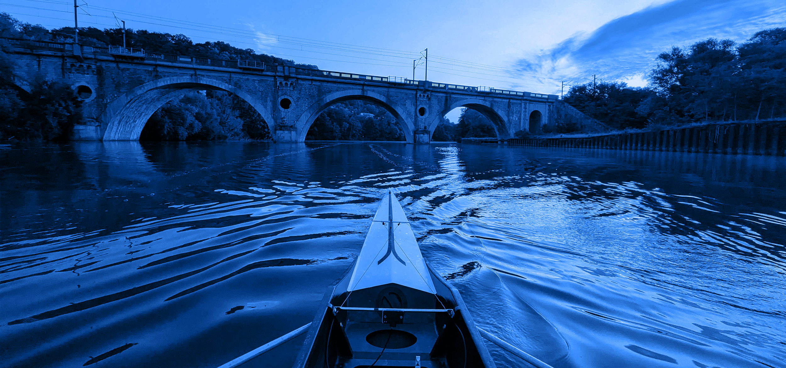 Passage d'un pont en aviron